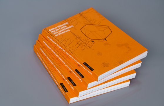 Kniha Dalibora Hlaváčka a Martina Čeňka Učit [udržitelnou] architekturu | © Jiří Ryszawy