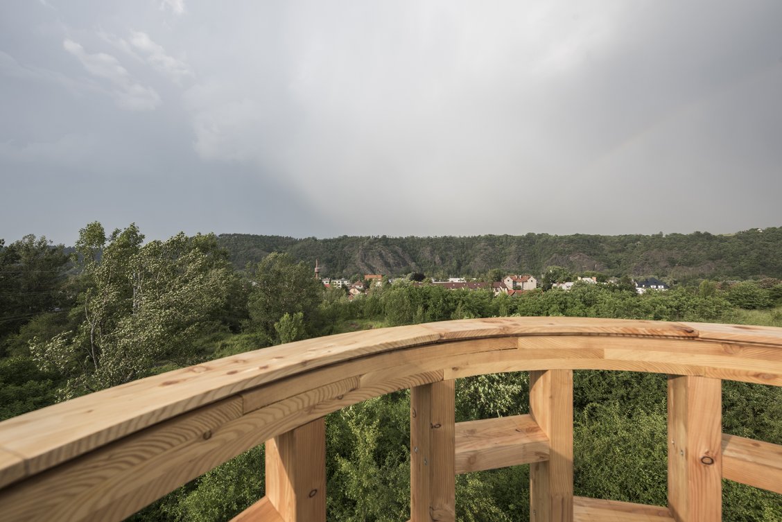 Stožár s vyhlídkou, Libčice nad Vltavou, výhled na Větrušické skály, foto Martin Čeněk